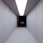 Prada, Odisea en el espacio. escenario futurista. AMO. Túnel de néon | prada roomdiseno4