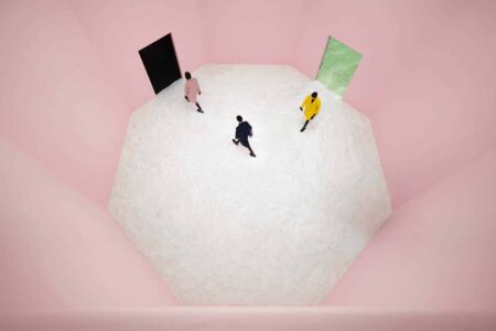 Prada FW21 fashion show. Rem Koolhaas y AMO | prada_fashion_show rem_koolhas roomdiseno16