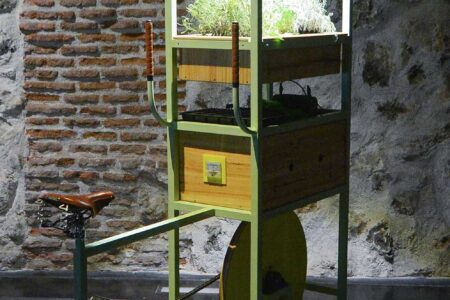 Prototipo de bicimáquina para huerta de interior. Pan y Circo. Conde Duque Madrid | prototipo de bicimaquina para huerta de interior