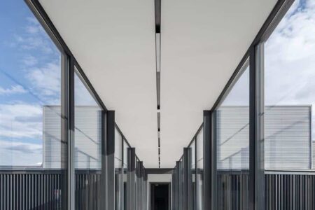 Ramalhos. Arquitetura Espaço Objecto. Interiorismo minimalista | edificio industrial da ramalhos arquitetura espaco objecto e 10