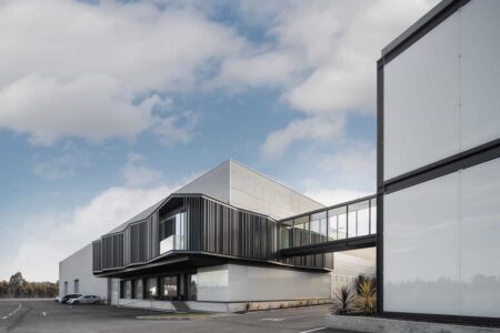Ramalhos. Arquitetura Espaço Objecto. Interiorismo minimalista | edificio industrial da ramalhos arquitetura espaco objecto e 18