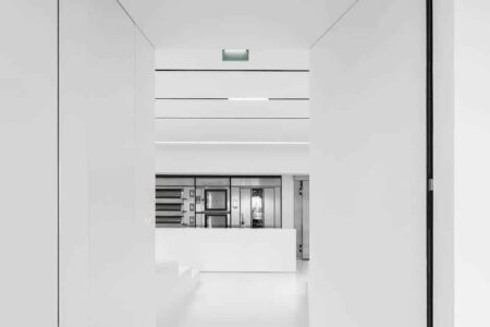 Ramalhos. Arquitetura Espaço Objecto. Interiorismo minimalista | edificio industrial da ramalhos arquitetura espaco objecto e 21