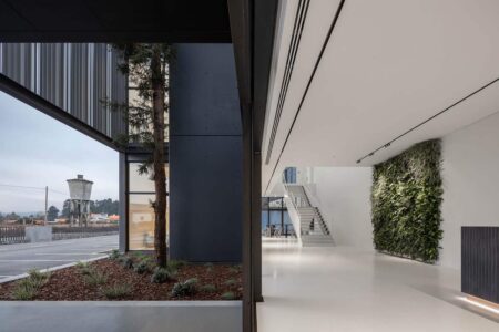 Ramalhos. Arquitetura Espaço Objecto. Interiorismo minimalista | edificio industrial da ramalhos arquitetura espaco objecto e 33