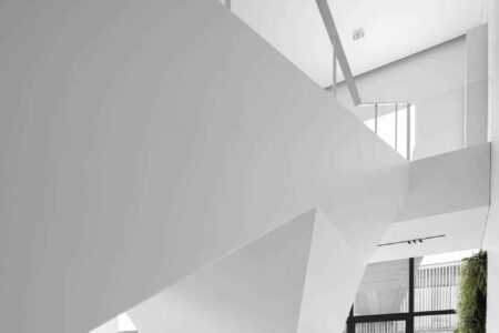 Ramalhos. Arquitetura Espaço Objecto. Interiorismo minimalista | edificio industrial da ramalhos arquitetura espaco objecto e 8