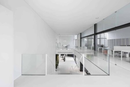 Ramalhos. Arquitetura Espaço Objecto. Interiorismo minimalista | edificio industrial da ramalhos arquitetura espaco objecto e 9