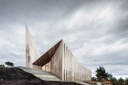 Community Church Knarvik. Hordaland, Noruega. Reiulf Ramstad Arkitekter. Arquitectura nórdica | sold to reiulf ramstad arkitekter