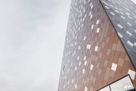 Norwegian Mountaineering Center. Møre og Romsdal, Noruega. Reiulf Ramstad Arkitekter. Arquitectura nórdica | rra_mountaineering_center 03andre t ormset luxe foto