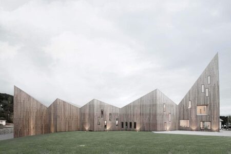 Romsdal Folk Museum. Reiulf Ramstad Arkitekter. Arquitectura nórdica | imaging by the color club www thecolorclub net 11