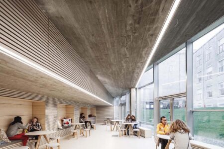 Red Cross Volunteer House. Cobe Architects. Arquitectura danesa | red cross volunteer house_13_credit rasmus hjortshoj coast