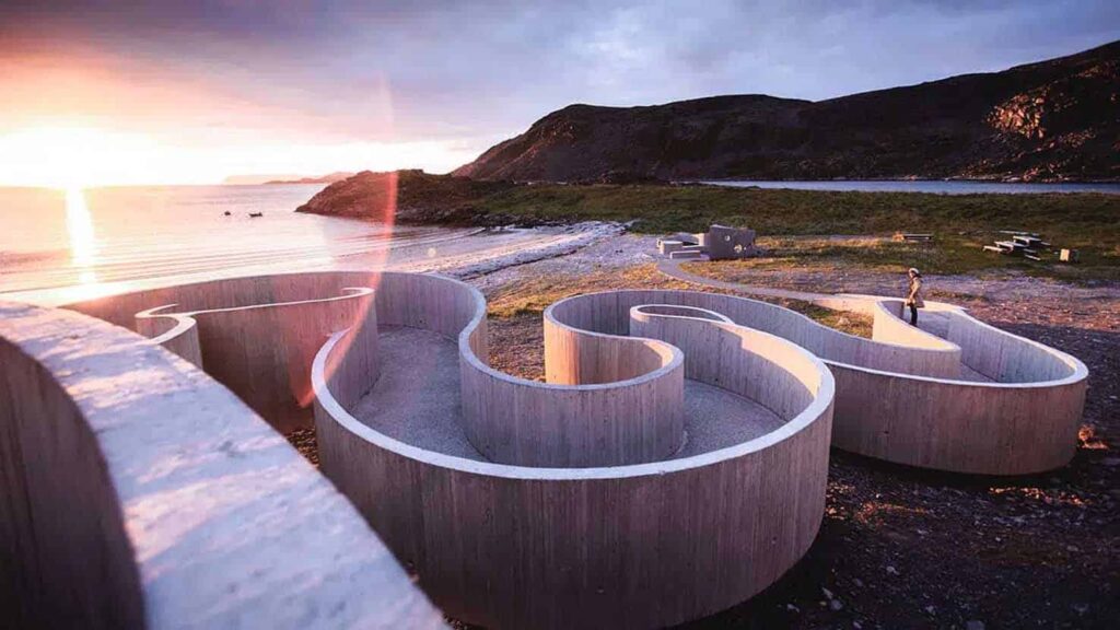 Trollstigen Visitor Centre. Møre og Romsdal, Noruega. Reiulf Ramstad Arkitekter. Arquitectura nórdica | romsdalsmuseet portra 160 400 hasselblad sinar 2