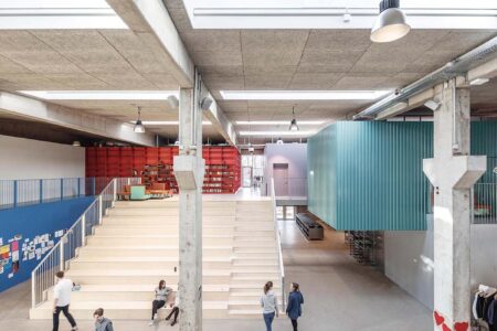 Roskilde Festival Folk High School. Cobe Architects. Arquitectura danesa | roskilde festival folk high school_04_credit rasmus hjortshoj coast