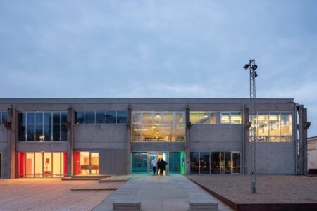 Roskilde Festival Folk High School. Cobe Architects. Arquitectura danesa | roskilde festival folk high school_14_ossip van duivenbode