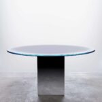Round Mirror Table. Germans Ermčs & Boris Berlin. Galerie Maria Wettergren. Artesanía y Diseño contemporáneo | round mirror table_by germans ermcs boris berlin_courtesy of galerie maria wettergren_photo credit jussi puikkonen