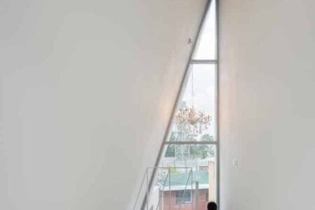 casa triangular. SML Architects. SOSEUM | sml architects roomdiseno18