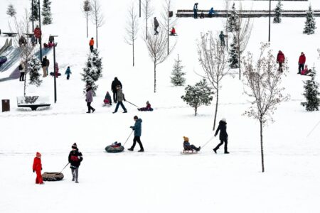 Urban Winter Recreation. Ludmila Stepnova. URBAN Photo Awards 2021. Fotografía urbana | streets_09_rr_ludmila stepnova urban winter recreation _ streets