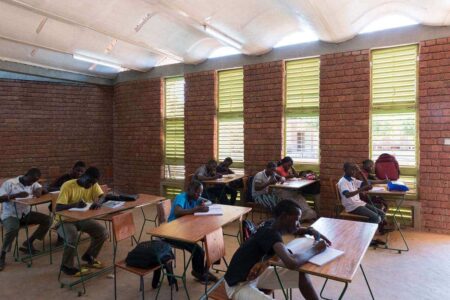 Escuela Secundaria Lycee Schorg. Diébédo Francis Kéré. Premio Pritzker 2022 | schorge_school_fka_3294