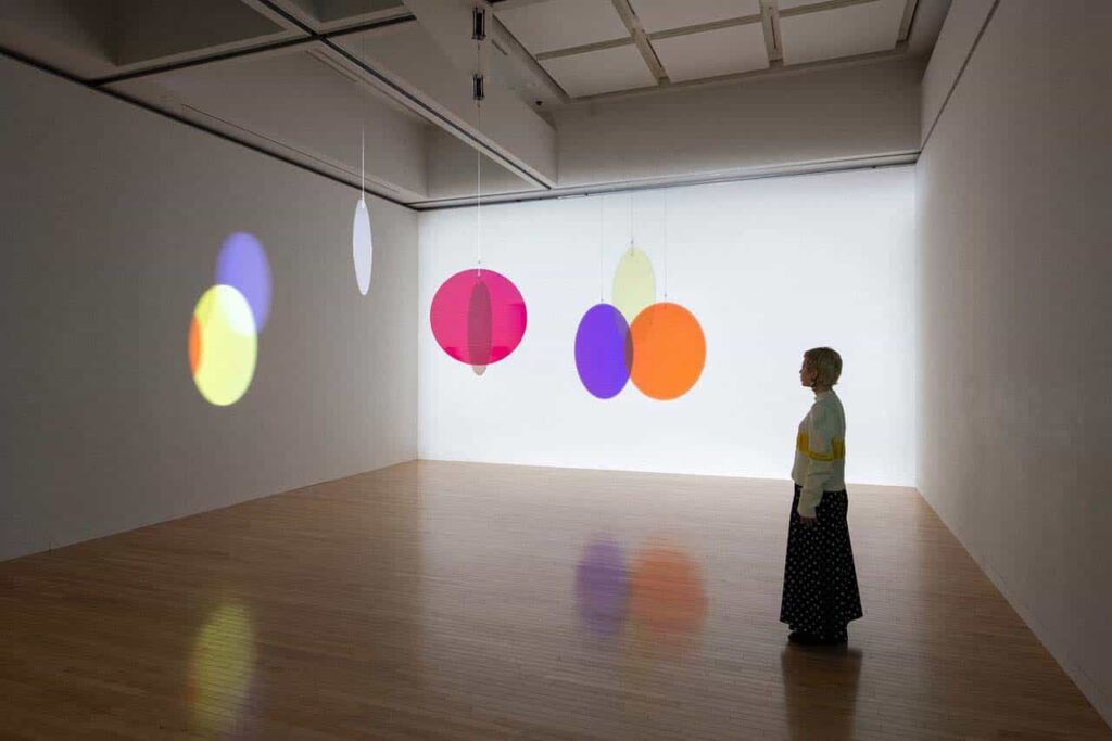 Sometimes the river is the bridge. Olafur Eliasson. Exposición contra la huella de carbono | sometimes_the_river olafur_eliasson roomdiseno12