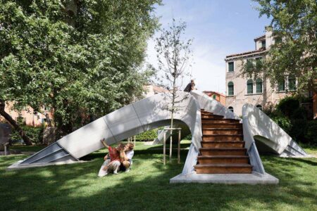Striatus Bridge. Zaha Hadid. Bienal de Venecia de Arquitectura. Diseño paramétrico | striatus_brg zha_naaro_1
