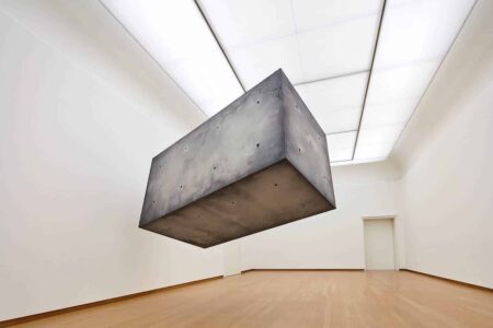 Drifter. Coded Nature exhibition. Stedelijk Museum. instalaciones artísticas. Studio Drift | studio drift_drifter_coded nature exhibition_stedelijk museum_2018_ronaldsmits_5