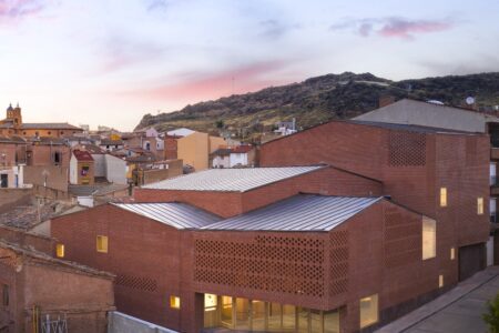 Teatro-Auditorio en el casco histórico de Illueca. Magén Arquitectos | teatro auditorio en el casco historico de illueca magen arquitecros