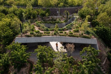 casa enterrada, cubierta verde, Olgoo, The Inside Home | the inside home1