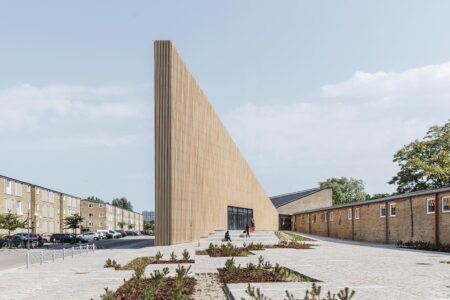 Tingbjerg Library and Culture House. COBE Architects. Biblioteca contemporánea | tingbjerg library and culture house_02_credit rasmus hjortshoj coast 2