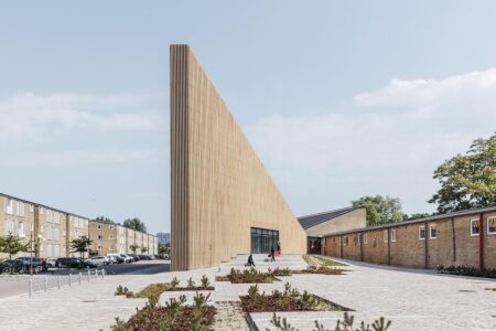 Tingbjerg Library. Cobe Architects. Arquitectura danesa | tingbjerg library and culture house_02_credit rasmus hjortshoj coast