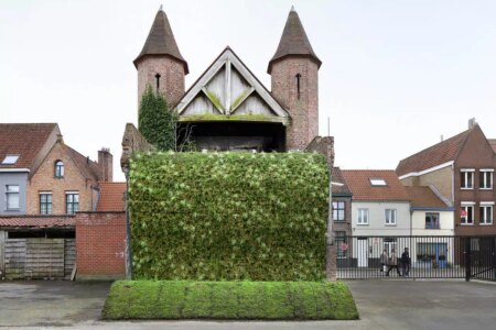 Under the Carpet. Adrien Tirtiaux. Trienal de Brujas 2024. Foto: © Filip Dujardin