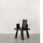 Urushi Split Armchair. Max Lamb. Gallery FUMI. Artesanía y Diseño contemporáneo | urushi split armchair_by max lamb_courtesy of thomas joseph wright penguinsegg ltd for gallery fumi