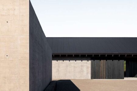 Vincent Van Duysen. madera negra. bodega moderna | vincent van duysen4