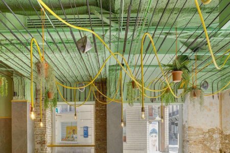 Boutique de Café. Minimalismo colorido. World of Holistic Architecture | world of holistic architecture12