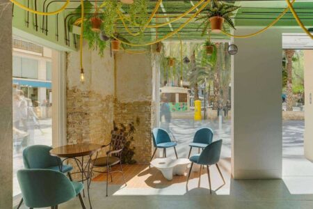Boutique de Café. Minimalismo colorido. World of Holistic Architecture | world of holistic architecture13