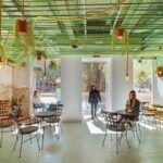 Boutique de Café. Minimalismo colorido. World of Holistic Architecture | world of holistic architecture2