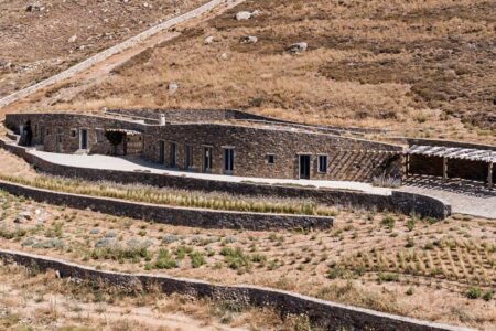 Paisaje mediterráneo. islas griegas. arquitectura del paisaje | xerolithi house roomdiseno