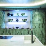 Todo pasa en la cocina. Cuarto Interior SixtyPro y XTONE. Casa Decor 2023 | xtone casadecor roomdiseno2