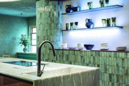 Todo pasa en la cocina. Cuarto Interior SixtyPro y XTONE. Casa Decor 2023 | xtone casadecor roomdiseno4