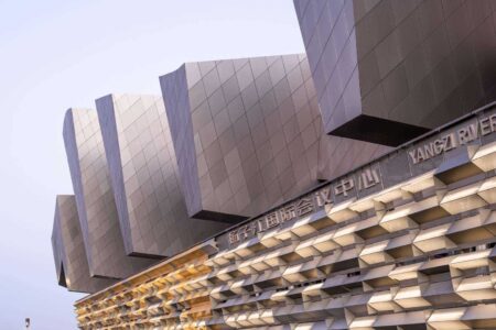 Yangtze River International Conference Center. Morphosis Architects. Edificio de titanio | yangtze_river_international_conference_center morphosis roomdiseno5