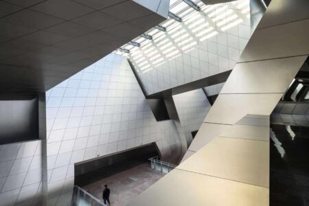 Yangtze River International Conference Center. Morphosis Architects. Edificio de titanio | yangtze_river_international_conference_center morphosis roomdiseno9