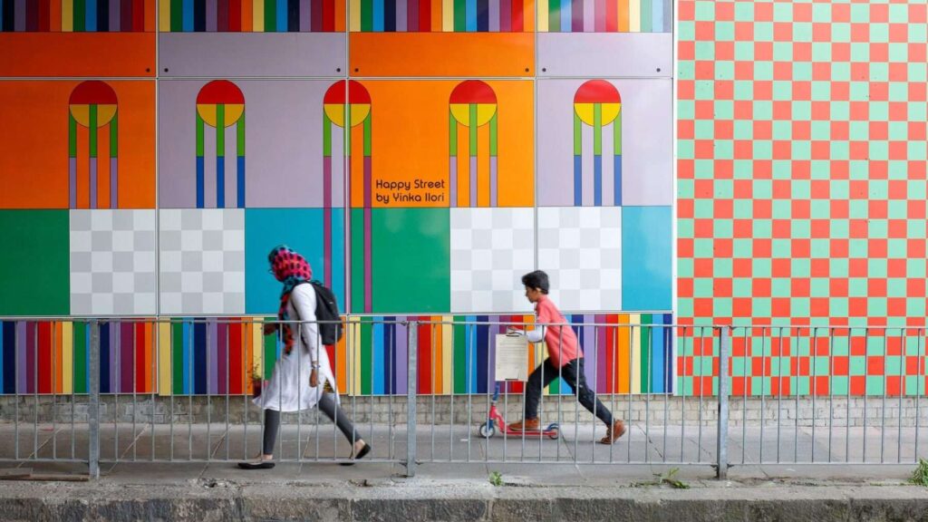 Happy Street. London Festival of Architecture. Yinka Ilori. Espacios de color