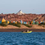 ZAV Architects. Residencia Majara. pueblo colorido. isla de Ormuz | zav architects roomdiseno