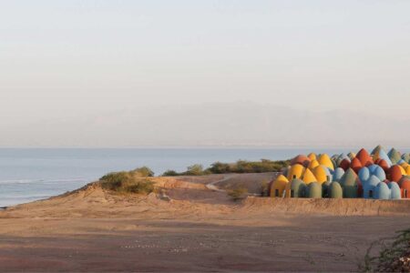 ZAV Architects. Residencia Majara. pueblo colorido. isla de Ormuz | zav architects roomdiseno1