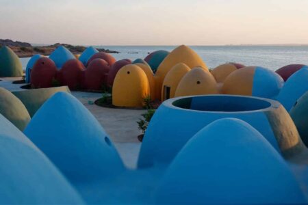 ZAV Architects. Residencia Majara. pueblo colorido. isla de Ormuz | zav architects roomdiseno2
