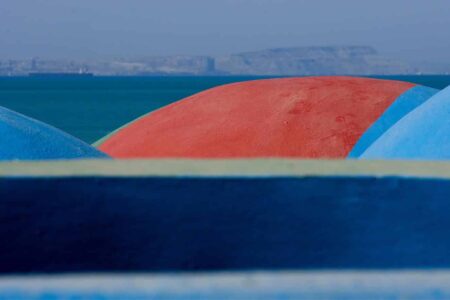 ZAV Architects. Residencia Majara. pueblo colorido. isla de Ormuz | zav architects roomdiseno4