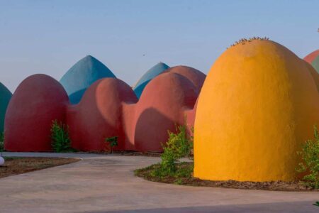 ZAV Architects. Residencia Majara. pueblo colorido. isla de Ormuz | zav architects roomdiseno7