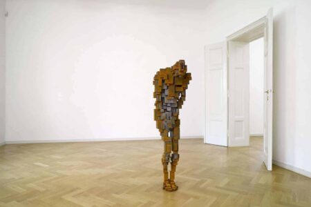 ATAXIA II. Vistas instalación. Salzburg Villa Kast. 2009. Foto: Ulrich Ghezzi. © Antony Gormely. Cortesía Thaddaeus Ropac Gallery | ataia antony_gormley roomdiseno4