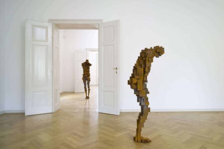 ATAXIA II. Vistas instalación. Salzburg Villa Kast. 2009. Foto: Ulrich Ghezzi. © Antony Gormely. Cortesía Thaddaeus Ropac Gallery | ataia antony_gormley roomdiseno5