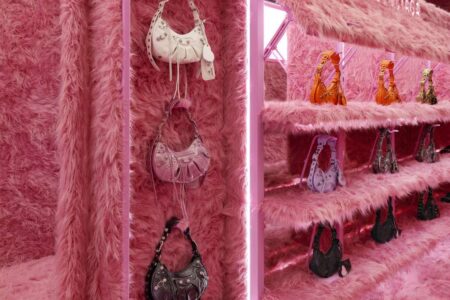 Balenciaga. tienda pop up. pelo rosa | balenciaga_le_cagole10 cover