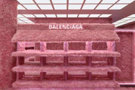 Balenciaga. tienda pop up. pelo rosa | balenciaga_le_cagole2 cropped cover