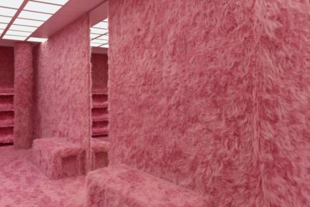 Balenciaga. tienda pop up. pelo rosa | balenciaga_le_cagole3 cover