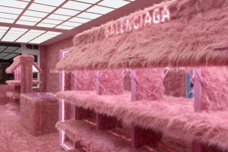 Balenciaga. tienda pop up. pelo rosa | balenciaga_le_cagole4 cover